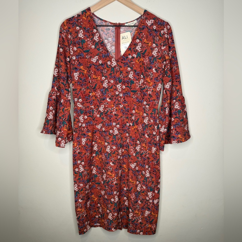 NEW Boutique Gilli Rust Floral Sheath Dress Bell‎ Sleeve V- Neck Mini Medium - Picture 5 of 12